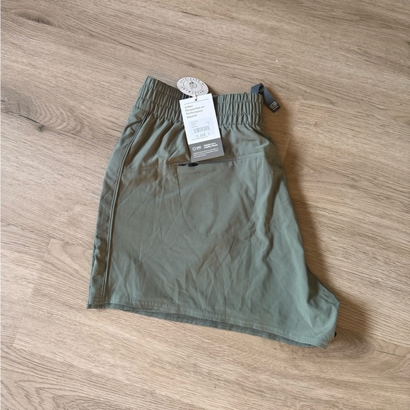 NWT Vuori dash shorts - Picture 2 of 4